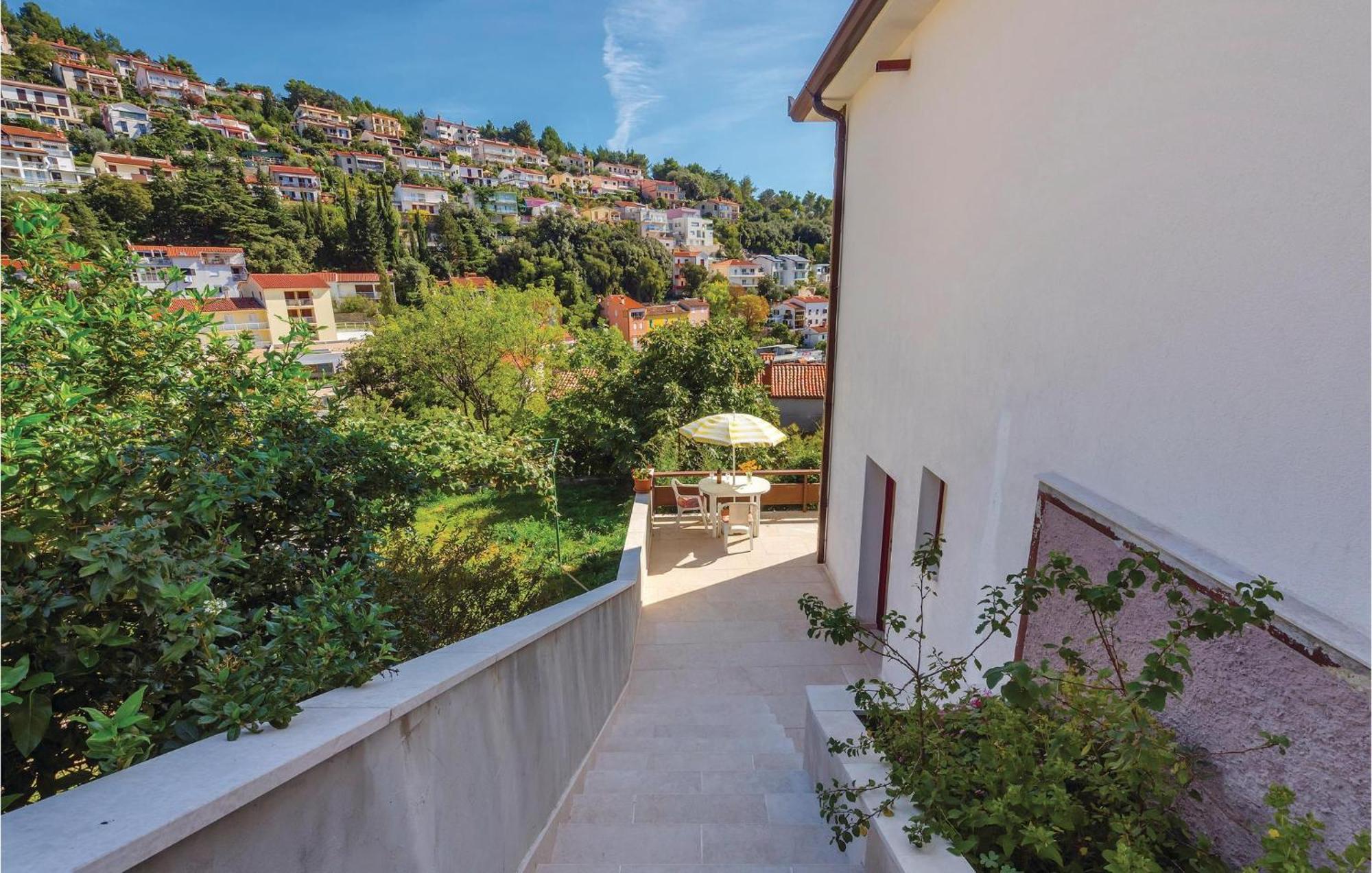 Lovely Apartment In Rabac With Kitchen المظهر الخارجي الصورة